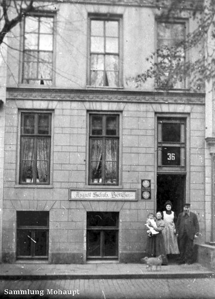 Datei:NeuerMarkt36 Mo.jpg