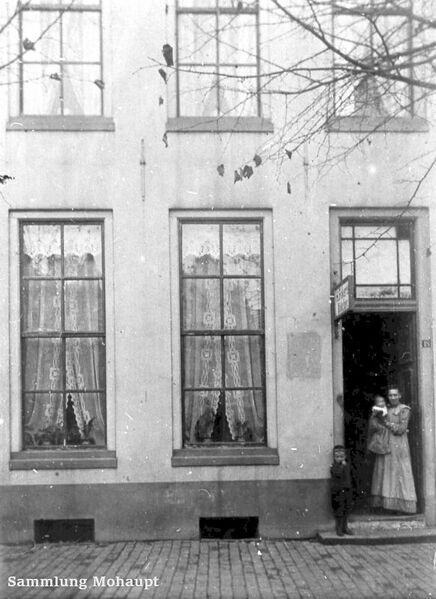 Datei:NeuerMarkt18 Mo.jpg